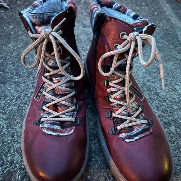 Rieker Cozy Lace-Up Boots with Fur Lining - Picture 2 of 8